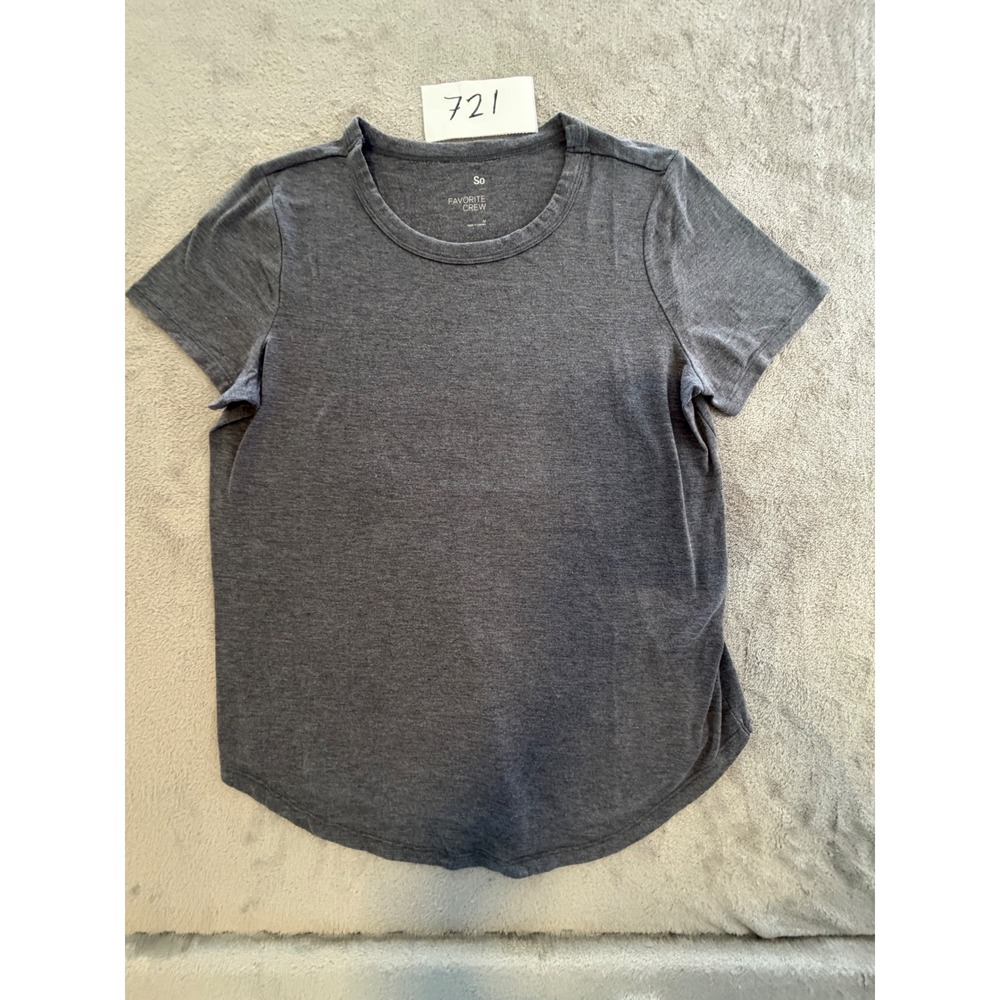 So Favorite Crew Tee Womens Medium Gray Curved Hem Short Sleeve